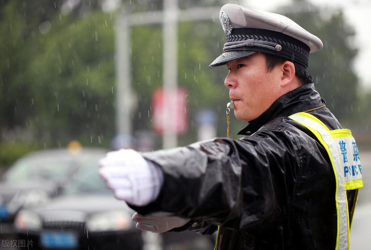 车辆事故怎么报保险_出车祸后报保险 保险让自己垫钱_车子自己划伤报保险怎么报