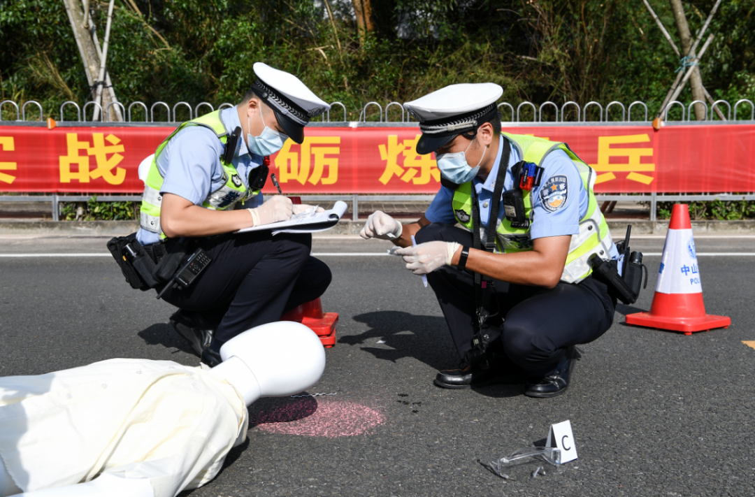 事故勘察车都有什么装备_交通事故勘察车_事故勘察车是干什么用的