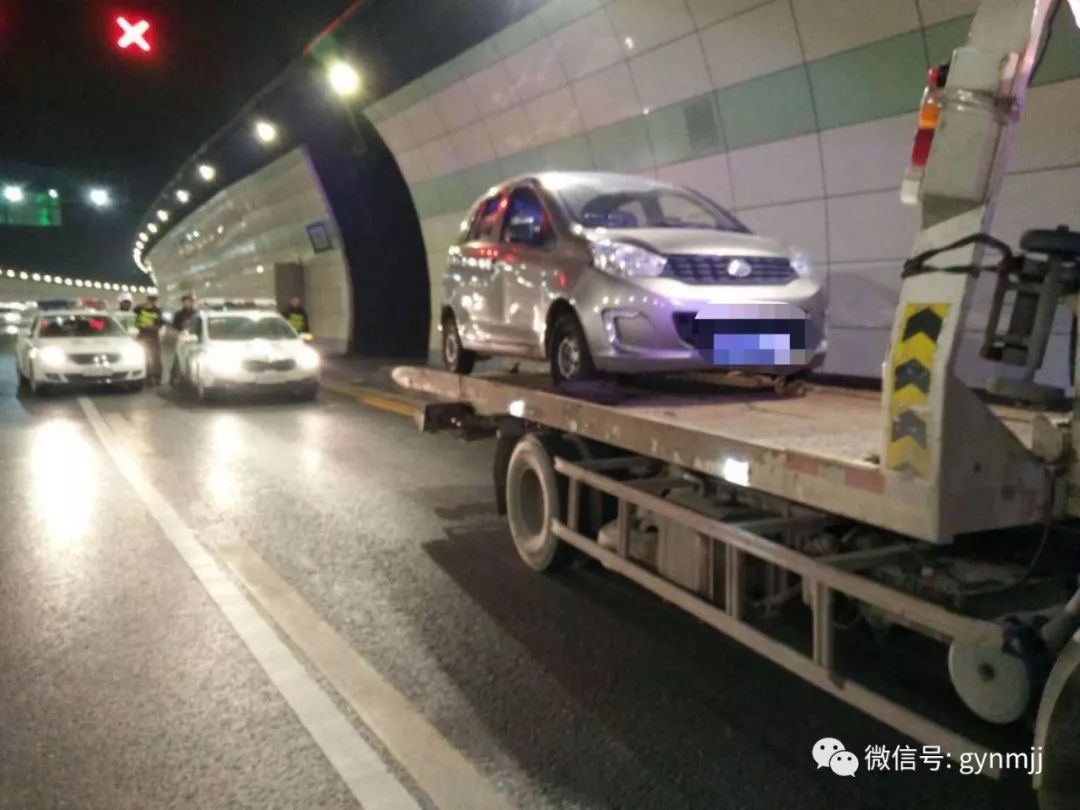 事故车4s店修车要几天_发生交通事故要扣车吗_沪昆高速发生11车连撞事故