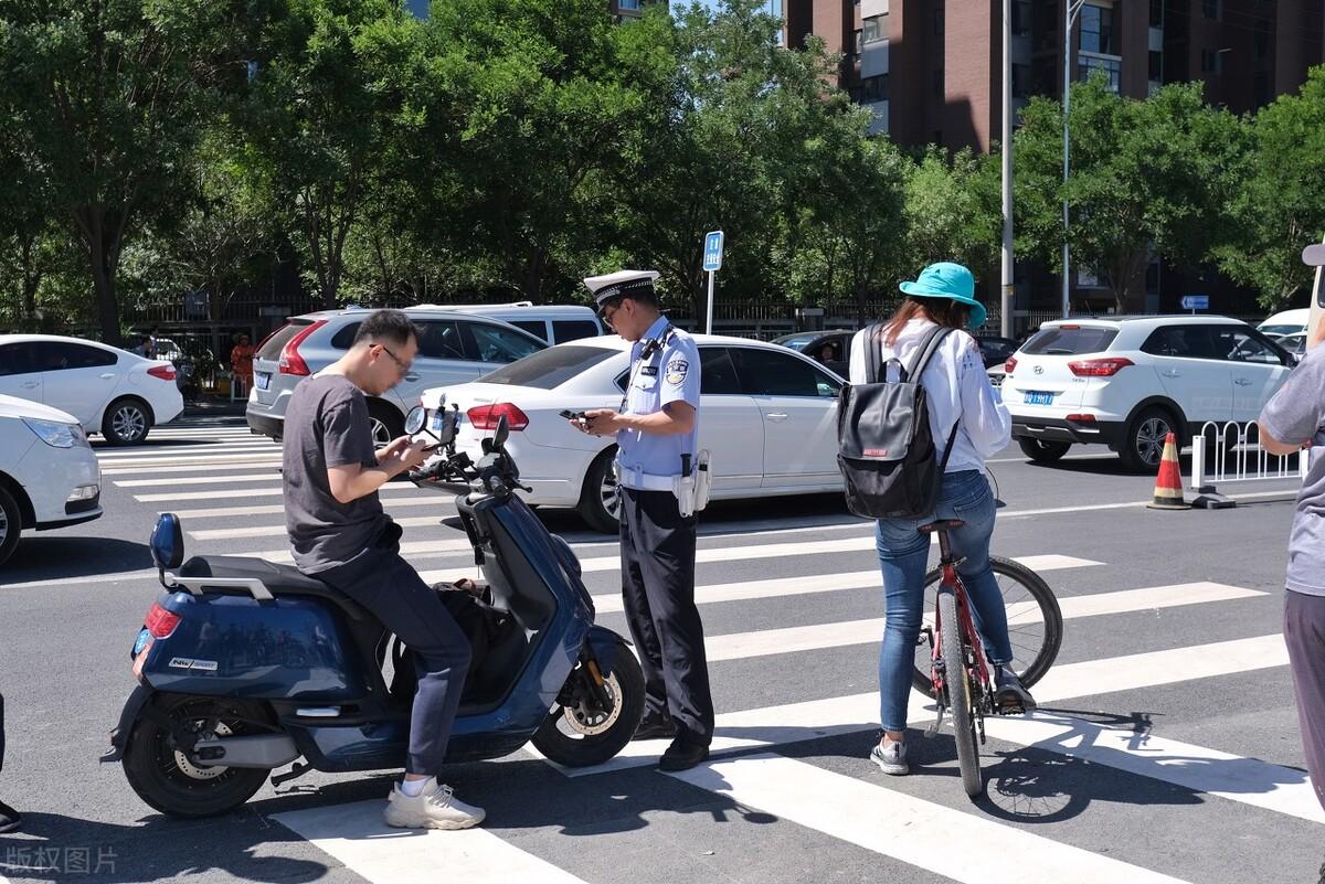 南京交警三大队事故组电话_交警六分局事故大队_交通事故交警大队扣车规定