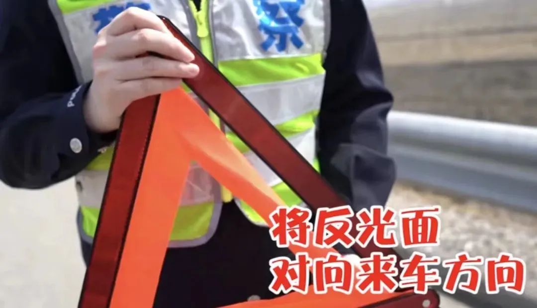 车发生事故报警_车事故怎么报警_报警事故车多久车可以开走